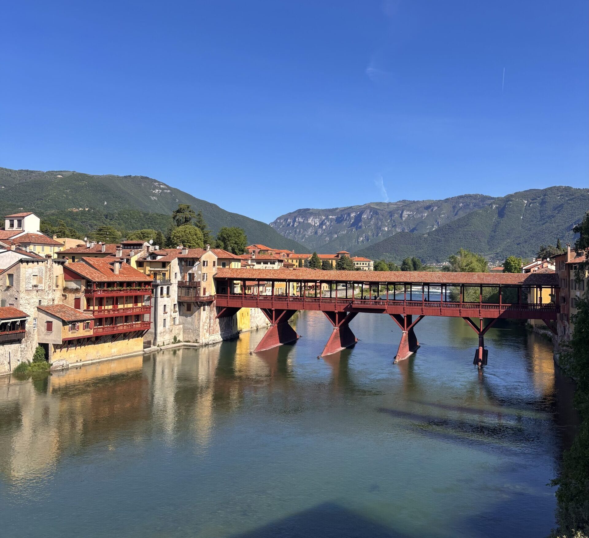 Il Ponte degli Alpini e il centro storico di Bassano