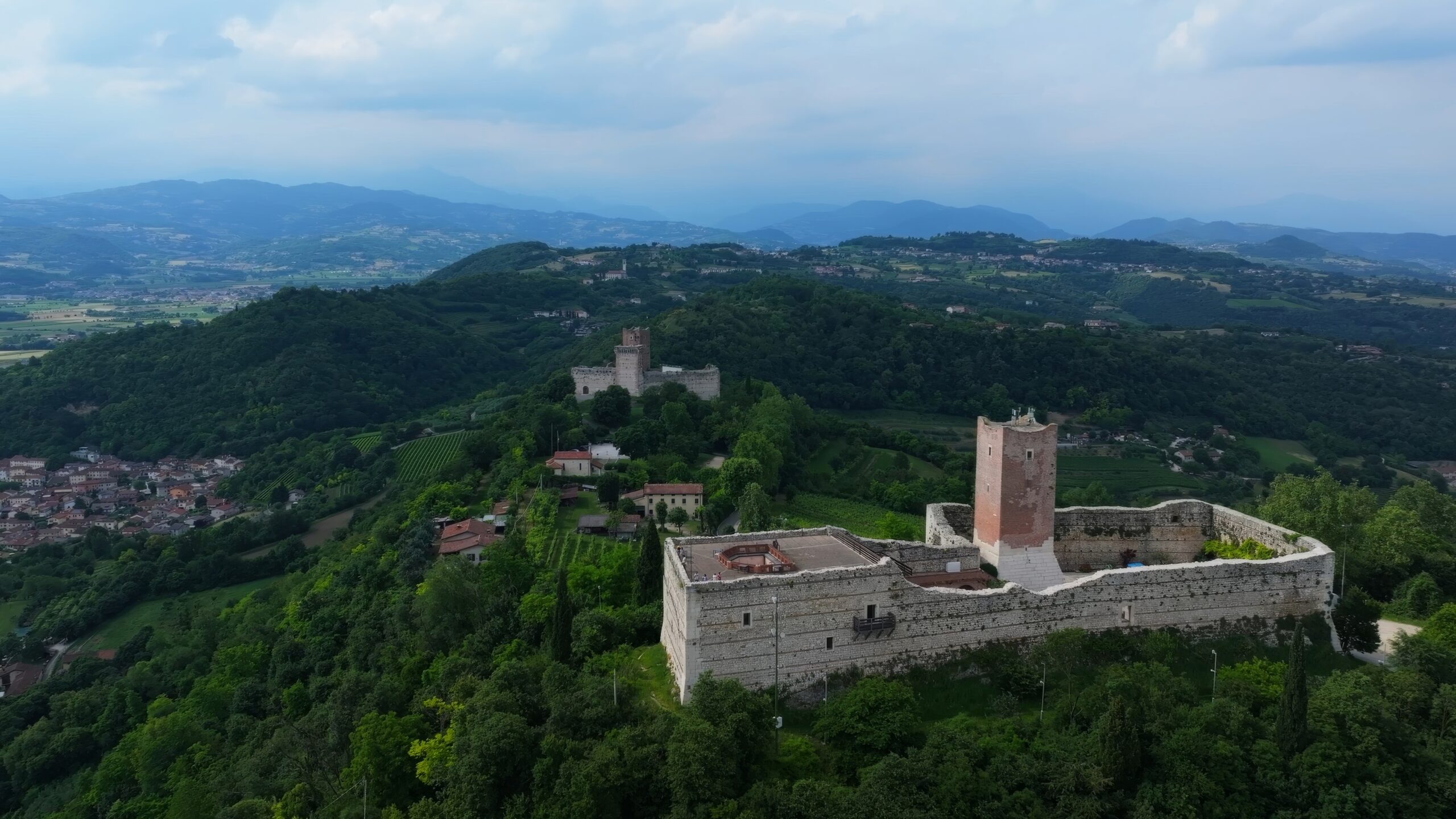 Tra vigneti di Gambellara e castelli a Montecchio