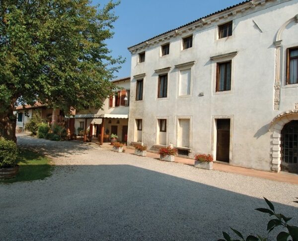 Attorno a Montegalda, nell’oasi della Distilleria Brunello